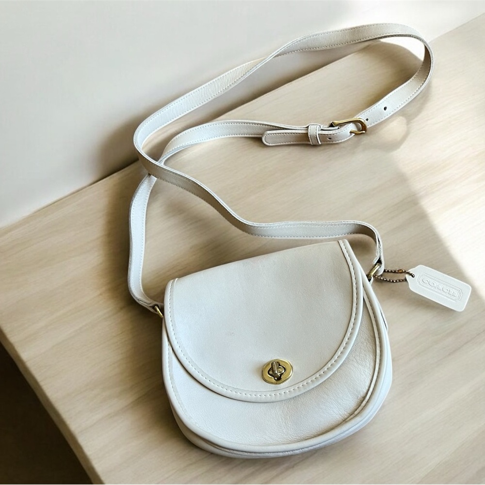 ⚪️COACH: White vintage Legacy flap purse, crossbody w/metal turn lock, preowned